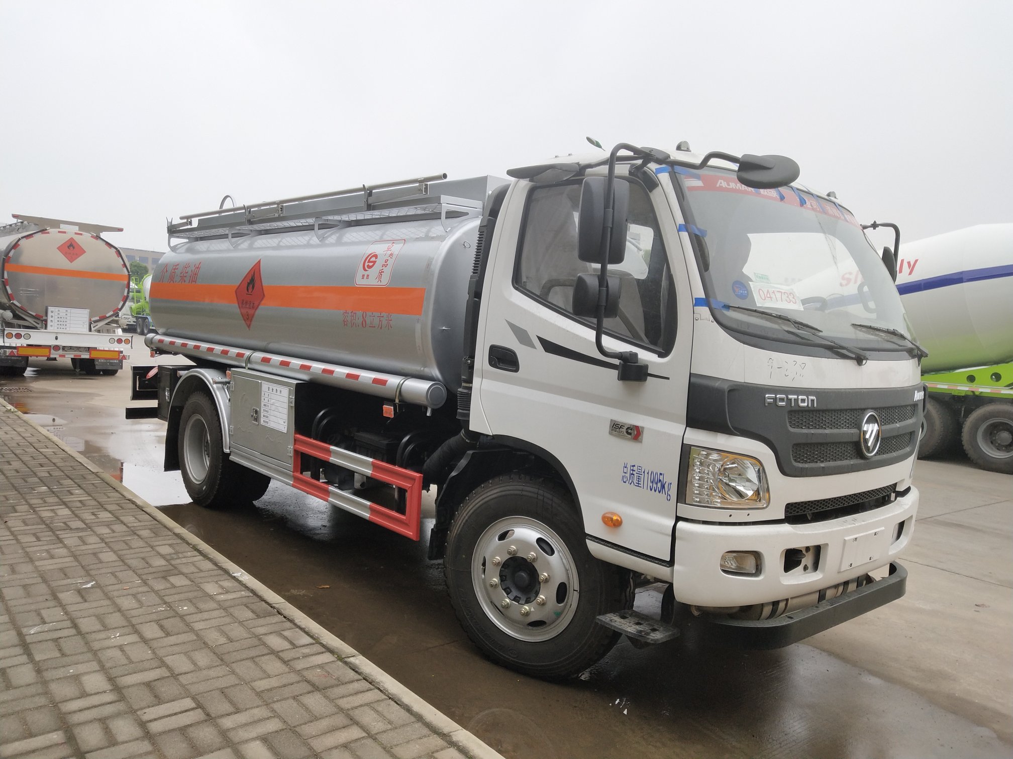 福田歐馬可8方加油車(chē)，8噸油罐車(chē)康明斯發(fā)動(dòng)機(jī)