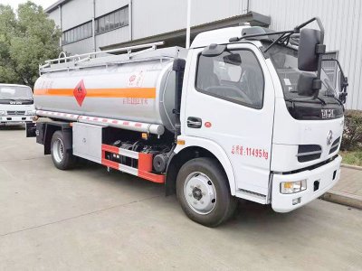 東風(fēng)大多利卡8噸加油車(chē)