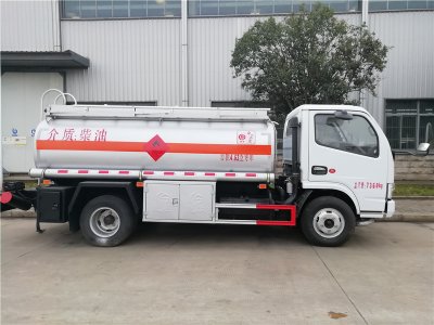 東風(fēng)多利卡5噸油罐車(chē)